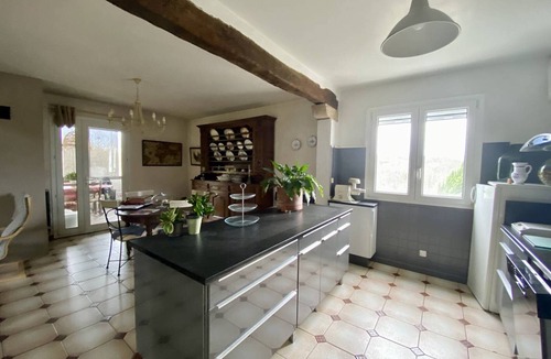 Larressore House | Peaceful house with parking - 6 guests