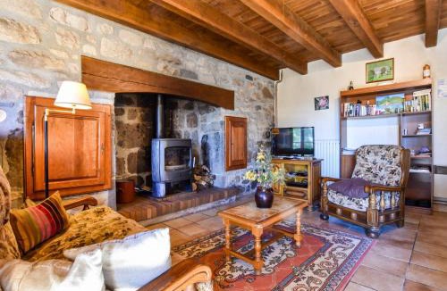 Neuveglise-sur-Truyere House | Peaceful Mountain Retreat
