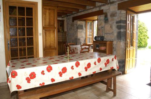Neuveglise-sur-Truyere House | Peaceful Mountain Retreat