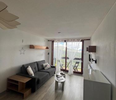 Le Corbier Apartment | Pegase phenix studio cabine et balcon vue montagne