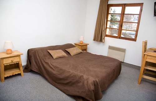 Guillaumes Hotel | Perfect Getaway Perfect for Families | Steps from Ski Elevators!