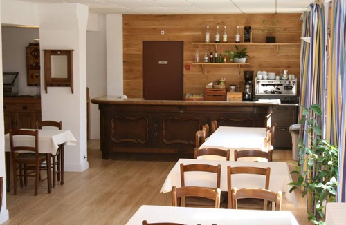 Guillaumes Hotel | Perfect Ski Vacation | Secure Storage, Terrace & Family Amenities