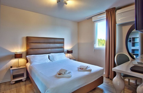 Lahonce Hotel | Pet-Allowed | Relaxing Bayonne Suite | 5.1 Miles to Quais de la Nive Cafés