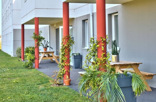 Lahonce Hotel | Pet-Friendly Suite 5.8 Miles to LUMINISCENCE Bayonne Attraction
