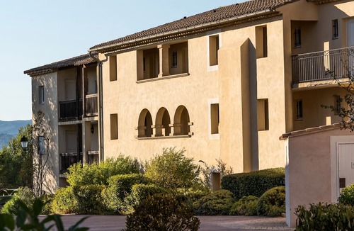 Pont Royal Apartment | Petit Cocon Avec vue sur le Luberon