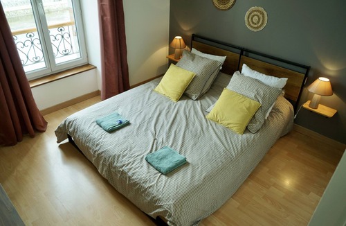 Chataigneraie Cantalienne Apartment | Petit Hôtel Rural au Bord de la Cère