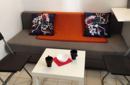 Quartier de la Folie-Mericourt Apartment | Petit studio rénové proche Place République 75011