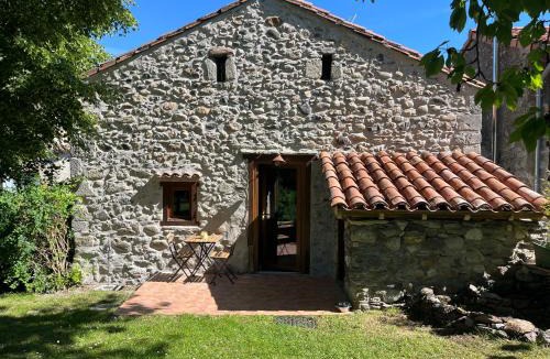 Valcabere Ski Chalet | Petite grange cosy avec poêle à bois et jardin clôturé