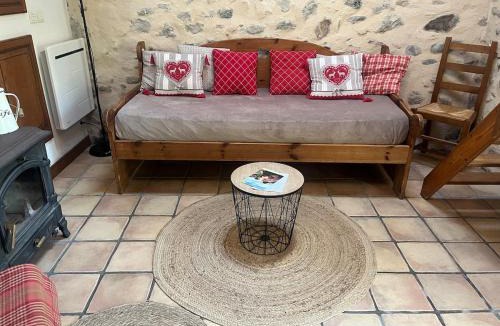 Valcabere Ski Chalet | Petite grange cosy avec poêle à bois et jardin clôturé