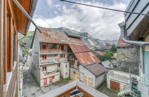 Le Bourg-d'Oisans Apartment | PicBlanc - Duplex - Chaleureux - Balcon