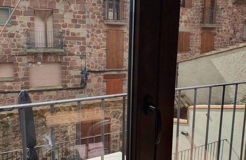Prades Apartment | Piso La Muralla en el Pueblo de Prades con Vistas a la Naturaleza