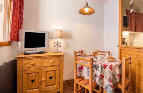 Vallandry Apartment | Piste side location pet friendly ski apartment for 4 Vallandry (Les Arcs)