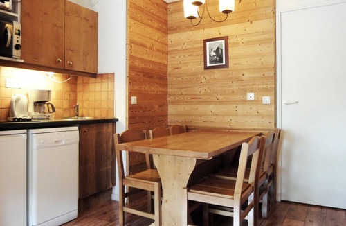 Meribel-Mottaret Apartment | Pleasant West Duplex Châtelet Area - Ideal for Family of 6
