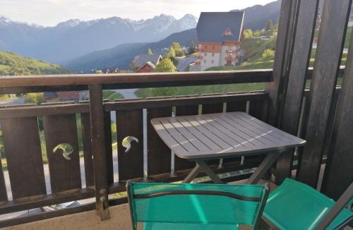Montgellafrey Apartment | Plein sud, grande pièce de vie, vue imprenable sur les montagnes et parking couvert privé