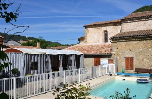 Roquefeuil Ski Chalet | PMR Chalet with Terrace for 4 People, Roquefeuil