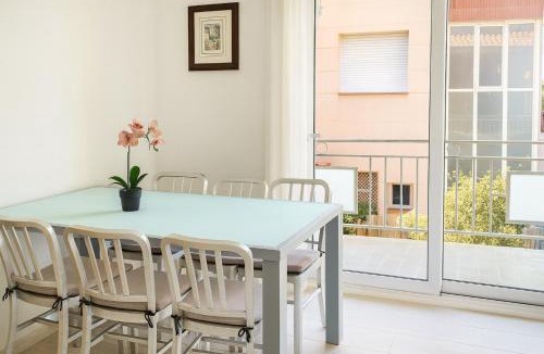 Premia de Mar Apartment | Pool and sea 20' from Barcelona
