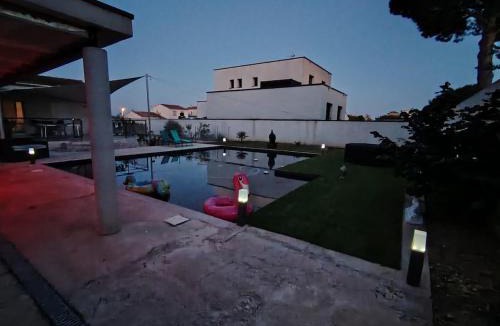Beauvoisin Apartment | Pool House Petite Camargue