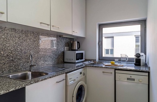 Poblenou Apartment | Pool, Terrace & Beach Vibes in Poblenou