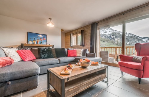 Les Boisses Apartment | Premium 4* Apartment Ski-in/Ski-out with SPA and Parking
