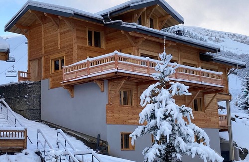 Le Corbier Ski Chalet | Premium chalet facing the slopes, 7bedroom, spa, sauna, built in 2023