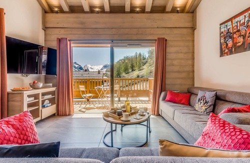 Les Boisses Apartment | Premium Duplex Apartment 4* - 8 ppl, Ski-in/Ski-out, Parking, Pool