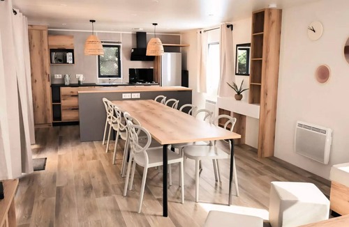 Sanguinet House | Premium Tribu for 10 People