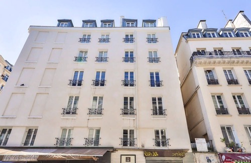 Quartier de la Porte-Saint-Denis Apartment | Pretty Mezzanine Studio in the Heart of Paris (2F)