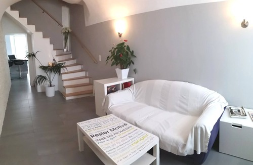 Rochemaure House | Pretty village house with private courtyard in Meysse, Ardèche.
