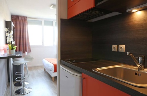 Chevilly-Larue Hotel | Prime Location Studio: Tramway Access for Downtown Visits