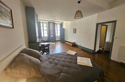 Rochechouart Apartment | Private Apartment