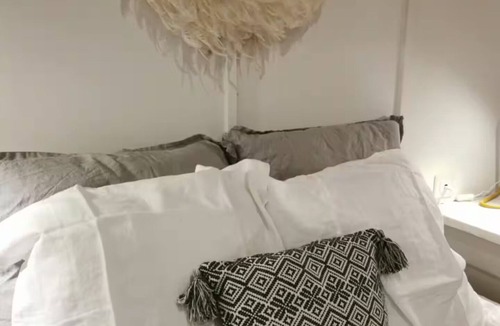 Sainte-Marie-de-Campan Apartment | Private bedroom, private ensuite with kitchenette