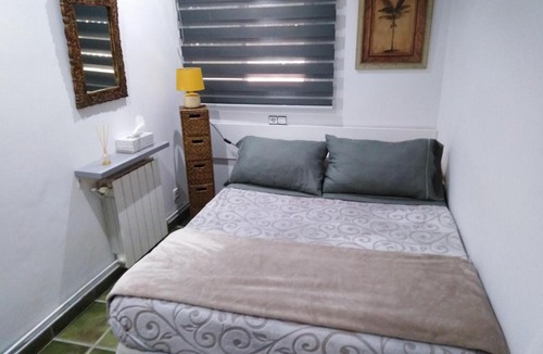 Camps Blancs House | Private rooms - Airport