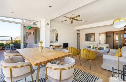 La Sagrada Familia Apartment | Private terrace overlooking Sagrada Familla in a quiet area