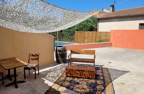 Sainte-Cecile-les-Vignes House | Provencal village house with garden and swimming pool