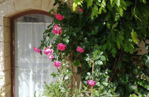 Rustrel House | Provençal village home with pools and view over the hills