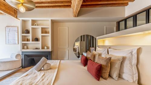 Chambery Apartment | Pure Haven, Luxury and Spa Suite, Old Chambéry
