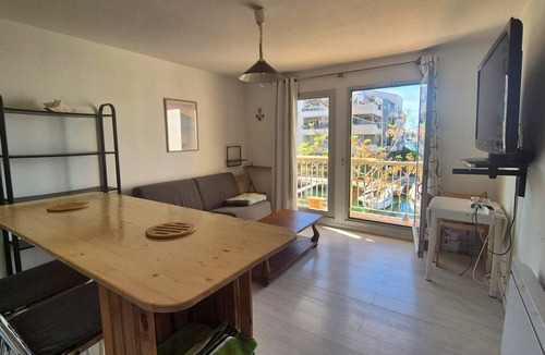 Le Port Apartment | Quai 12- 4Person apartment-marina view