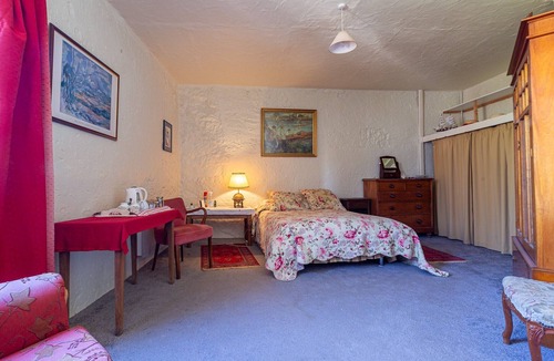 Sauzet Bed & Breakfast | Queen’s Room with Pool and Garden