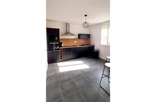 Saint-Etienne-de-Fontbellon House | Quiet house 150m2 Renovated in 2022, garden, air conditioning