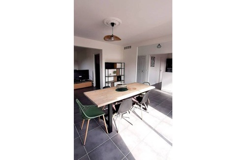 Saint-Etienne-de-Fontbellon House | Quiet house 150m2 Renovated in 2022, garden, air conditioning