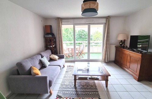 3rd Arrondissement Apartment | Quiet 2 BR apt in Sans-Souci, garage & terrace