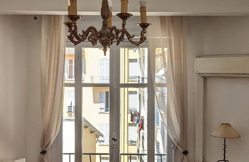 Vernier Apartment | Quiet and bright three minutes from shops and streetcar