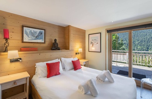 Meribel Apartment | Quiet apartment with terrace and parking, close to slopes