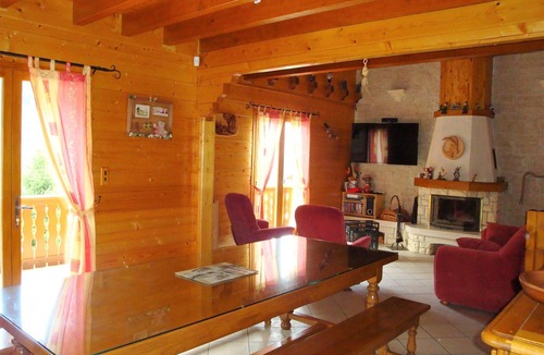 Pralognan-la-Vanoise Ski Chalet | Quiet chalet for 8, fireplace, private parking