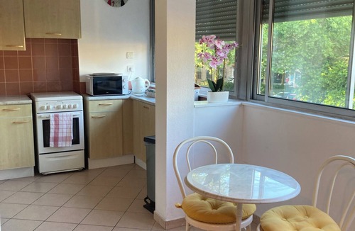 Figeac Apartment | Quiet downtown apartment with elevator