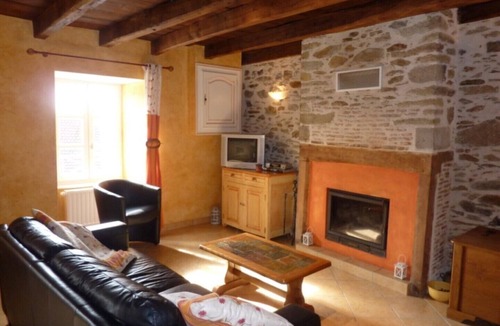 Vezels-Roussy House | Quiet house with views of the valley.