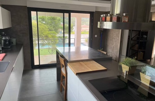 Gardanne House | Quiet house with garden and pool 15 min from Aix en Provence.