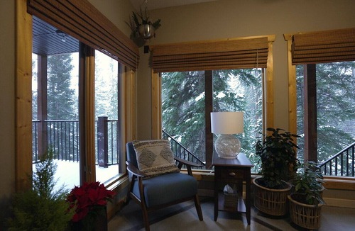 Le Penon Apartment | Quiet Mountain Escape- stay local & meet a legend.