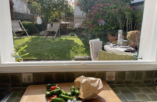 Treboul House | Quiet vacation home with enclosed garden 200m from Tréboul beaches.