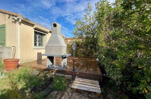 Balaruc-les-Bains House | Quiet villa in Balaruc with aircon and parking